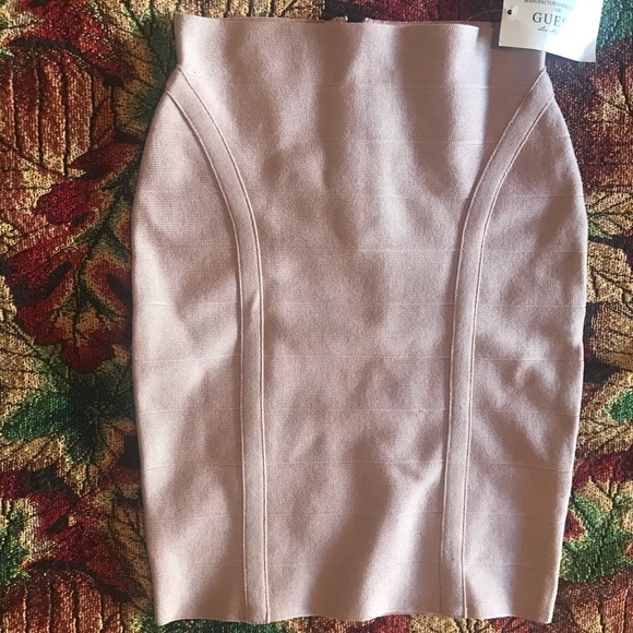 Guess two piece crop top and skirt - Picture 4 of 6